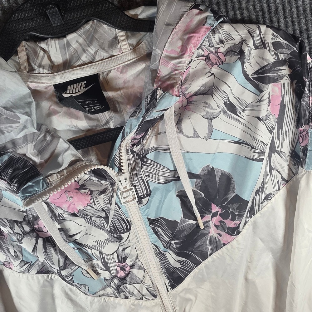 Nike Windrunner Jacket Women XS Off White Floral Print Excellent Cropped Zip Up